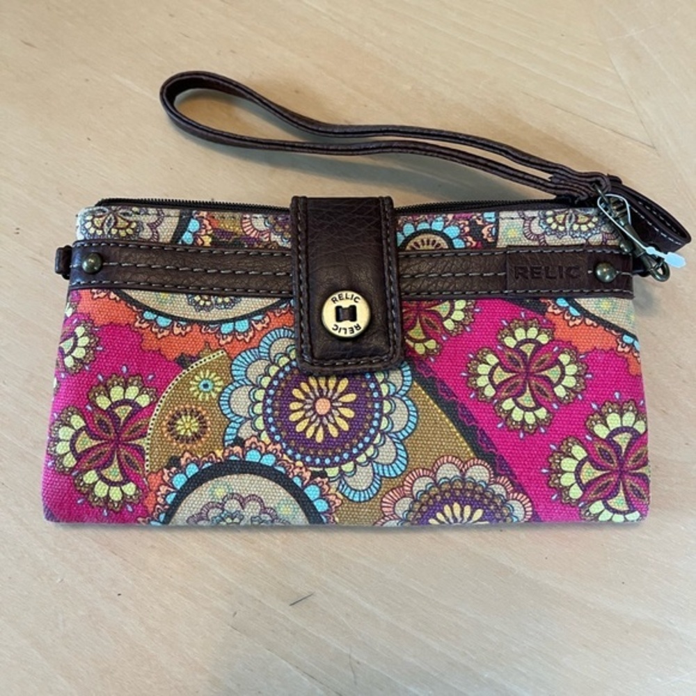 Relic Pink & Brown Floral Wristlet with Mandala Pattern NWOT